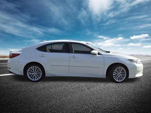 Used 2014 Lexus ES 350 w/ Luxury Package FWD image 19