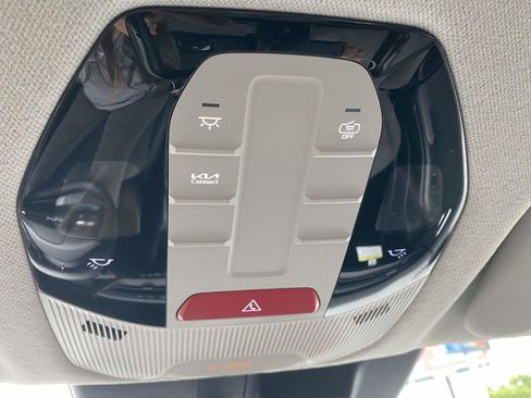 Used 2025 Kia K4 FWD image 28