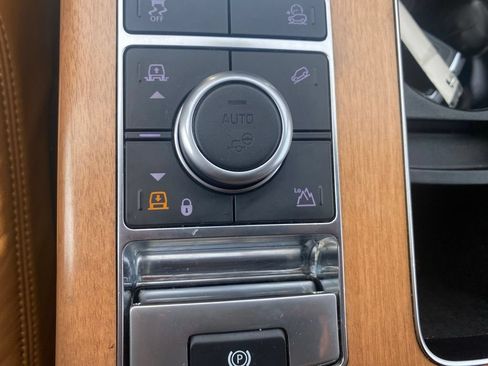 Used 2019 Land Rover Range Rover Long Wheelbase Autobiography AWD/4WD image 16