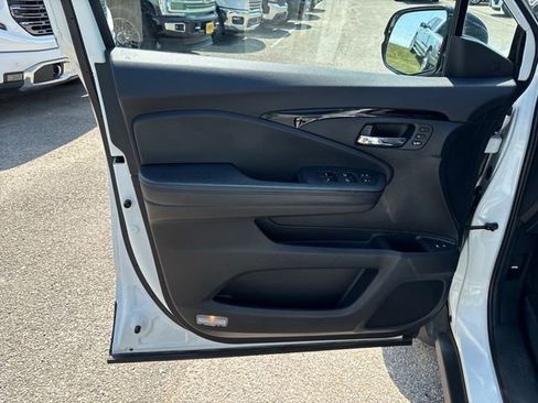 Used 2021 Honda Pilot Touring image 7