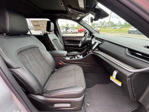 New 2026 Jeep Grand Cherokee L 2WD image 7