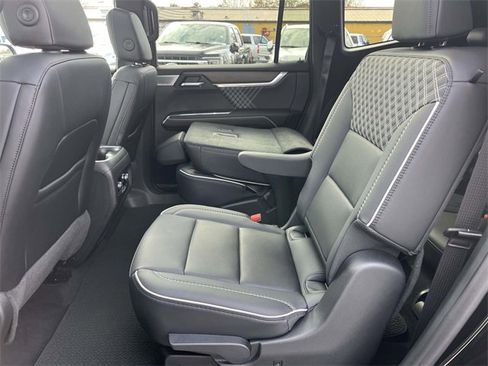 Used 2024 GMC Acadia Denali w/ Super Cruise Package image 15