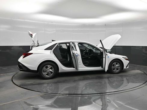 New 2026 Hyundai Elantra SE FWD image 43
