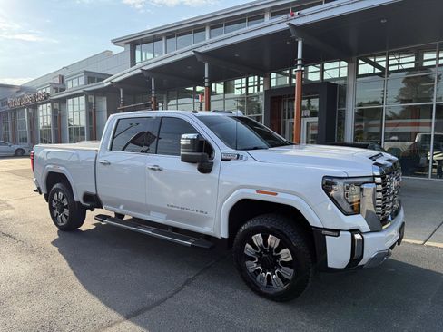 Used 2025 GMC Sierra 2500 Denali w/ Technology Package AWD/4WD image 7