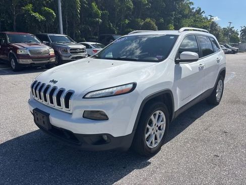 Used 2018 Jeep Cherokee Latitude Plus w/ Cold Weather Group AWD/4WD image 5