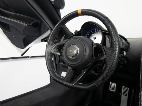 Used 2016 McLaren 675LT Spider image 31