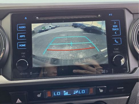 Used 2017 Toyota Tacoma TRD Off-Road w/ Premium & Technology Package AWD/4WD image 16