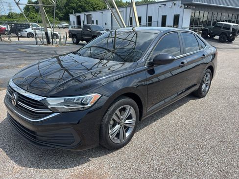 Used 2023 Volkswagen Jetta SE w/ Panoramic Sunroof Package FWD image 1