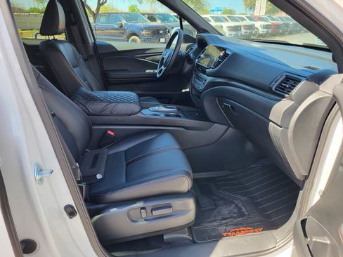 Used 2025 Honda Ridgeline TrailSport image 11
