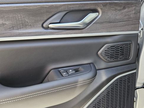 New 2025 Jeep Grand Cherokee L Limited w/ Luxury Tech Group II image 22