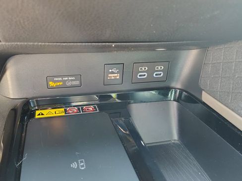 Used 2025 Toyota Camry XLE w/ Premium Plus Package AWD/4WD image 34