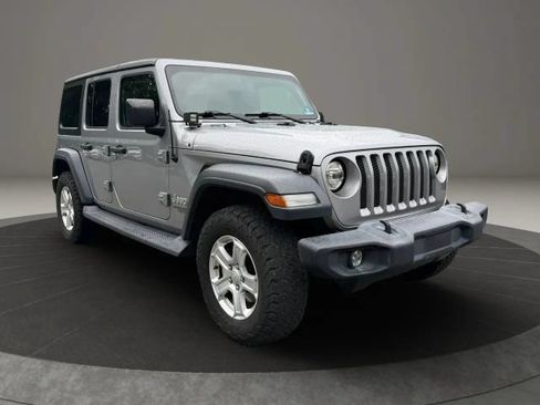 Used 2018 Jeep Wrangler Unlimited Sport S AWD/4WD image 3