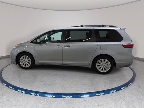 Used 2015 Toyota Sienna XLE w/ XLE Navigation Package AWD/4WD image 9