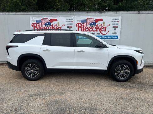 Used 2024 Chevrolet Traverse LT w/ Trailering Package AWD/4WD image 2