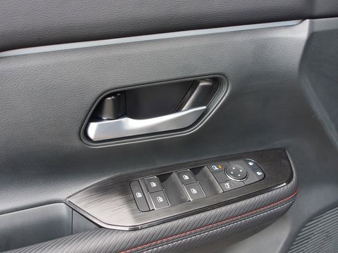 Used 2026 Nissan Kicks SR image 17