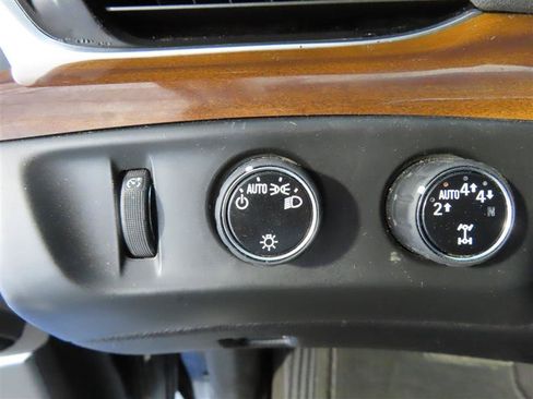 Used 2020 Cadillac Escalade Premium Luxury AWD/4WD image 20