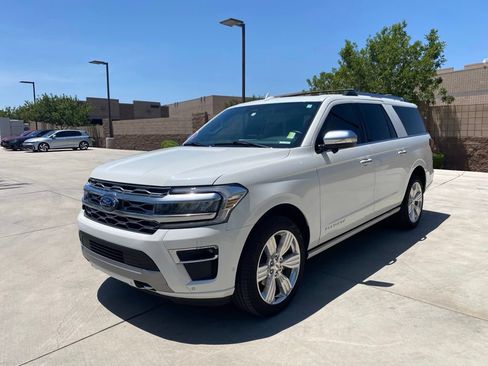 Used 2024 Ford Expedition Max Platinum AWD/4WD image 2