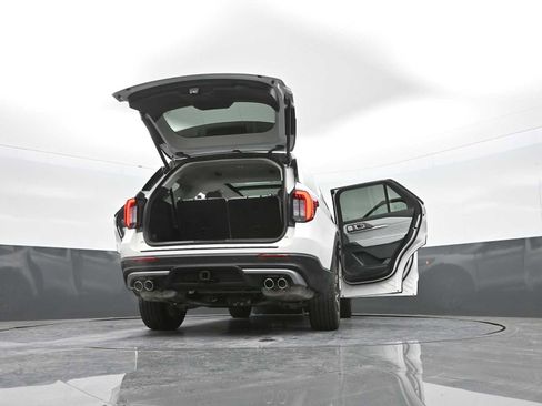 Used 2025 Ford Explorer Platinum w/ Ultimate Package image 95