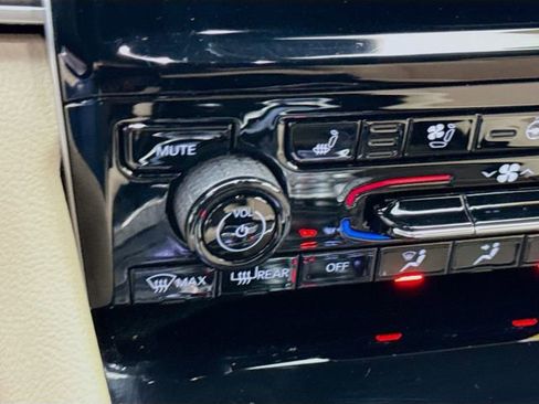 Used 2023 Jeep Grand Cherokee L Limited w/ Luxury Tech Group II image 23