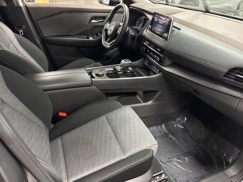 Used 2023 Nissan Rogue SV image 9