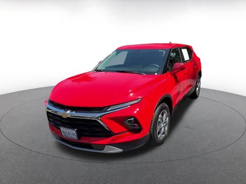 Used 2026 Chevrolet Blazer LT FWD image 5