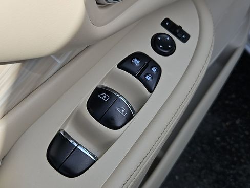 Used 2018 Nissan Murano Platinum image 10