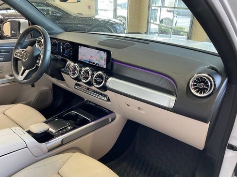 Used 2023 Mercedes-Benz GLB 250 4MATIC w/ Premium Package image 19