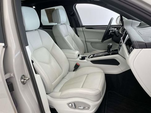 Certified 2023 Porsche Macan S image 23