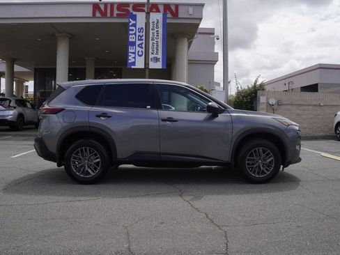 Used 2021 Nissan Rogue S FWD image 3