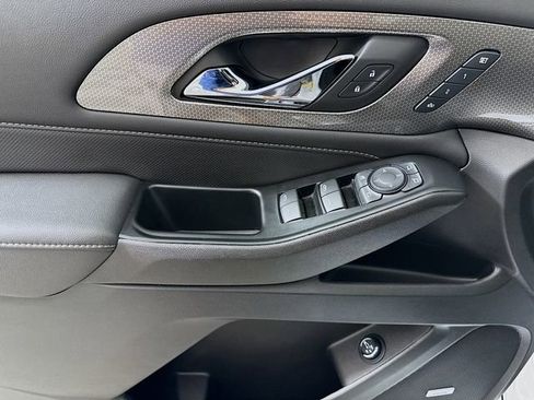 Used 2023 Chevrolet Traverse Premier image 18