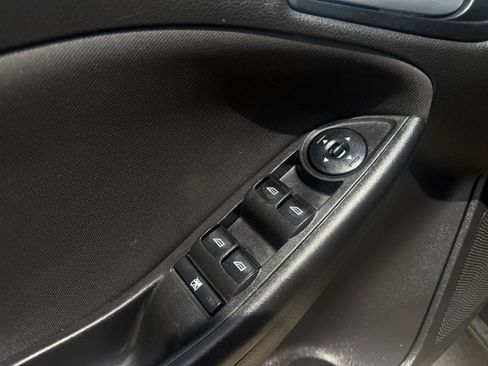 Used 2017 Ford Focus SE FWD image 13