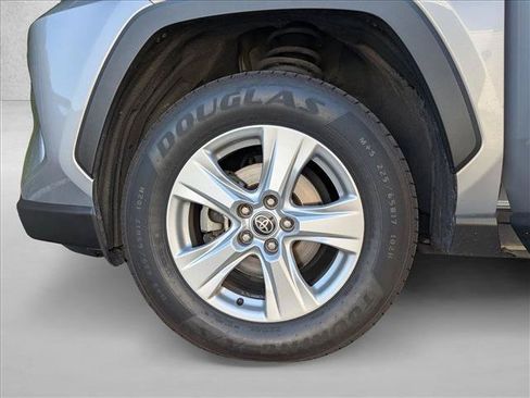 Used 2021 Toyota RAV4 XLE w/ Convenience Package AWD/4WD image 13