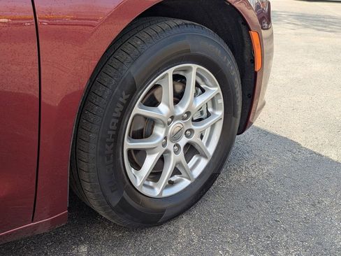 Used 2023 Chrysler Pacifica Touring-L image 31