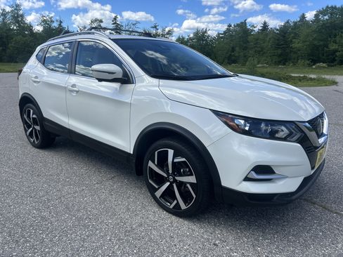 Certified 2022 Nissan Rogue Sport SL AWD/4WD image 3