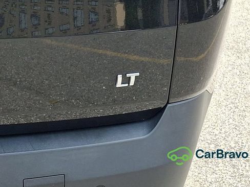 Used 2021 Chevrolet Traverse LT FWD image 31