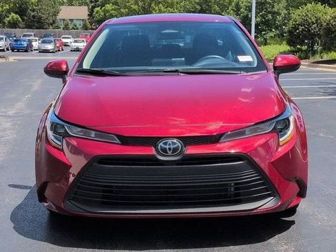 Used 2025 Toyota Corolla LE w/ Convenience Package FWD image 4