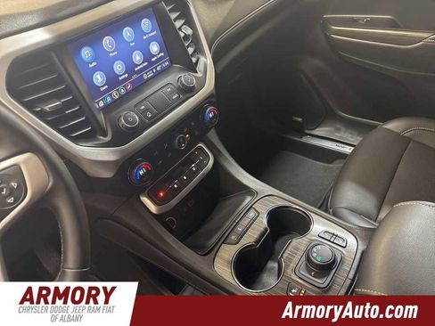 Used 2023 GMC Acadia SLT image 16