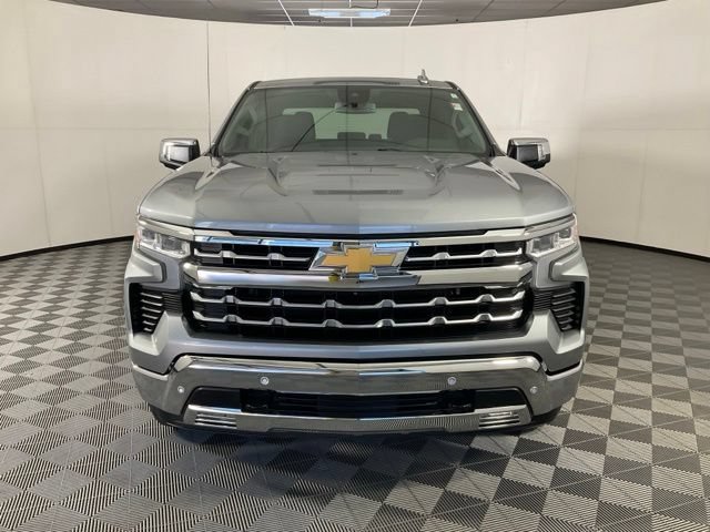 Used 2023 Chevrolet Silverado 1500 LTZ AWD/4WD image 2