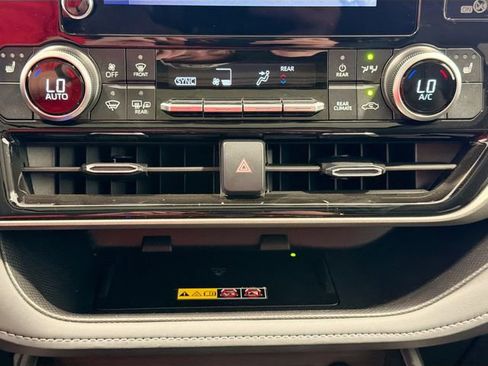 Certified 2025 Toyota Highlander XLE FWD image 16