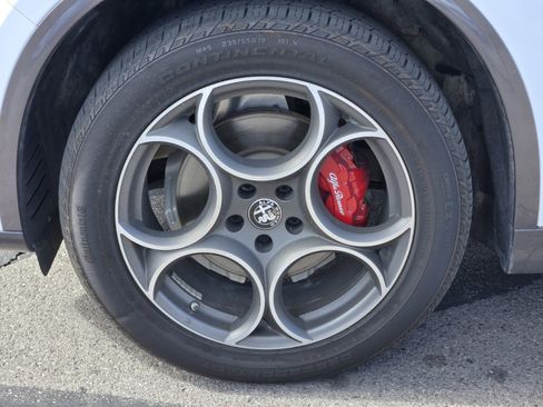 Used 2024 Alfa Romeo Stelvio Ti image 9