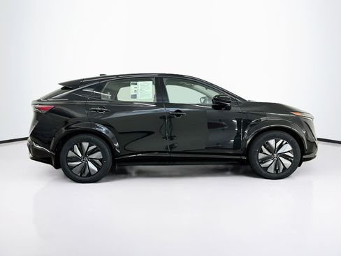 Used 2024 Nissan Ariya AWD image 10