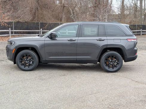 New 2026 Jeep Grand Cherokee Laredo image 6