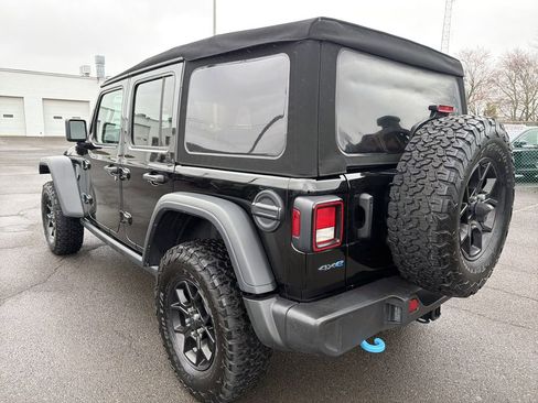 Used 2024 Jeep Wrangler Unlimited image 3