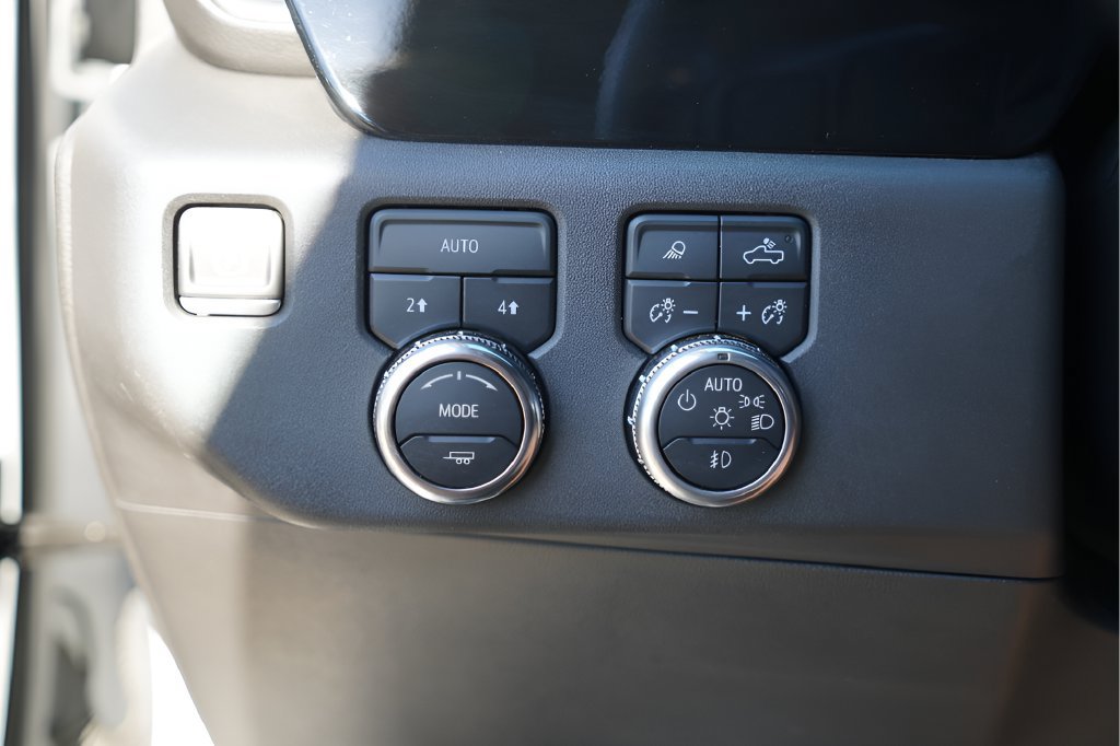 Used 2025 GMC Sierra 1500 SLT AWD/4WD image 18