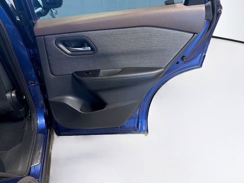 Used 2021 Nissan Rogue SV image 30