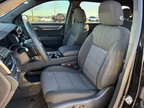 New 2025 GMC Acadia Elevation image 24