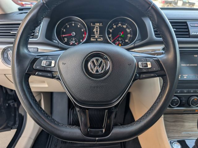 Used 2018 Volkswagen Passat 2.0T SE FWD image 12