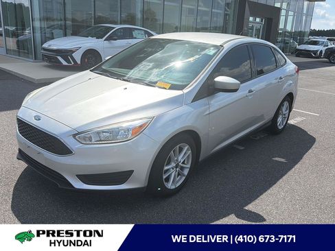 Used 2018 Ford Focus SE FWD image 1