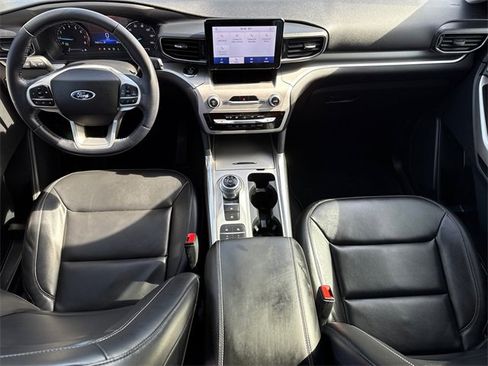 Used 2021 Ford Explorer XLT w/ Equipment Group 202A image 12