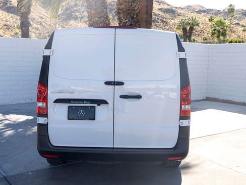 Used 2022 Mercedes-Benz Metris image 9